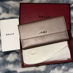 Bally Champagne Gold Wallet w/Box - Excellent condition!!